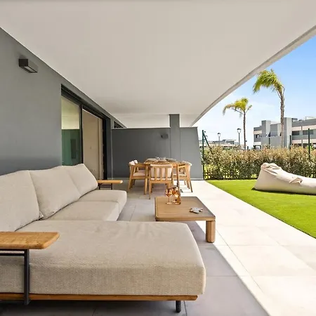 Oasis 325 With Private Garden & Wellnes Appartement Estepona